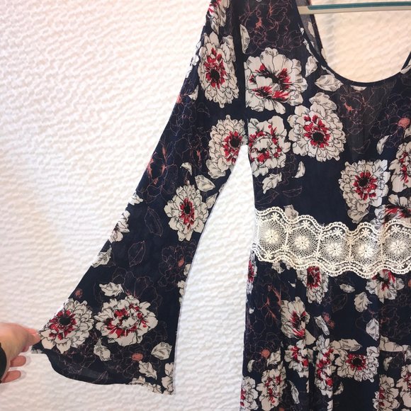 Long Sleeve Dress || Size Small - Picture 3 of 7